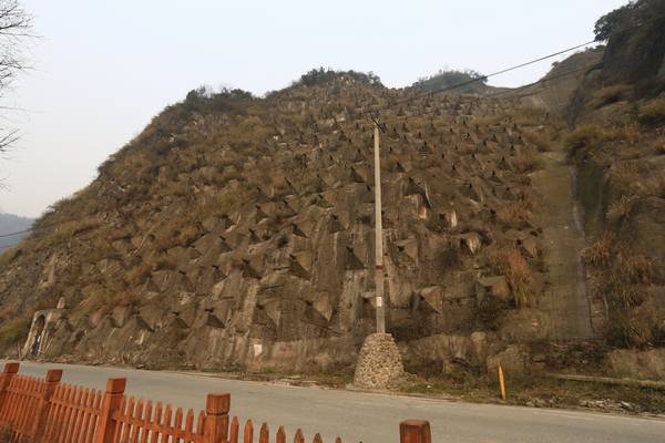 紫坪鋪左岸錨索、抗滑樁