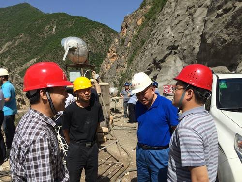 董蜀良一行到九龍峽水電站工程檢查指導(dǎo)工作并會(huì)見明珠集團(tuán)領(lǐng)導(dǎo) 