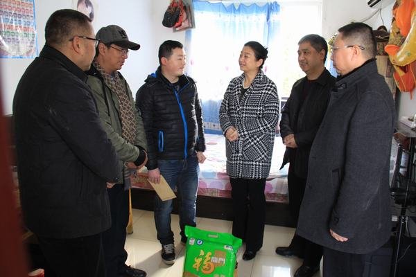 省水利廳趙斌書記一行到工程局慰問困難職工