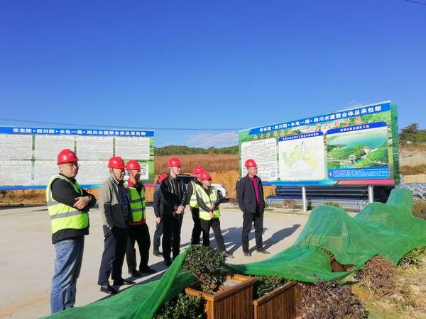 公司總經(jīng)理袁斌一行到龍?zhí)另?xiàng)目開展督導(dǎo)工作