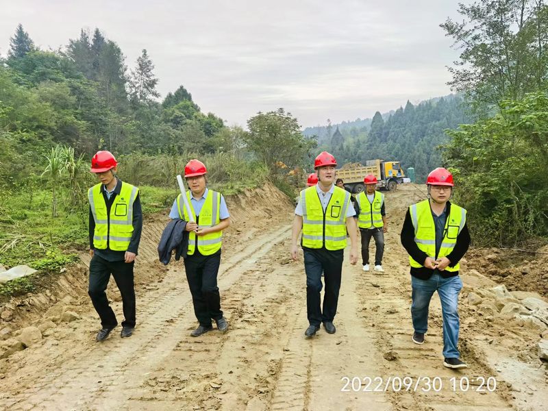 袁斌到亭子口項(xiàng)目檢查和督導(dǎo)四季度生產(chǎn)經(jīng)營(yíng)工作