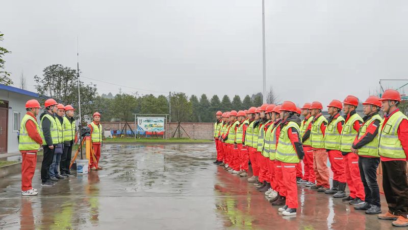 ?公司副總經理汪輝德一行赴岷江虎渡溪航電樞紐工程項目看望慰問一線職工