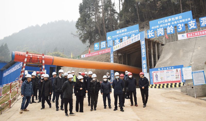 李勇藺副廳長(zhǎng)赴亭子口灌區(qū)一期工程EPCⅠ標(biāo)段施工現(xiàn)場(chǎng)調(diào)研慰問(wèn)